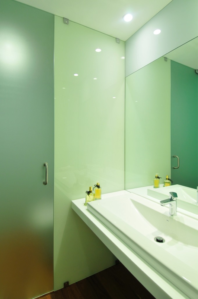 1 Glass Splash Blanco Y Puerta Opacid