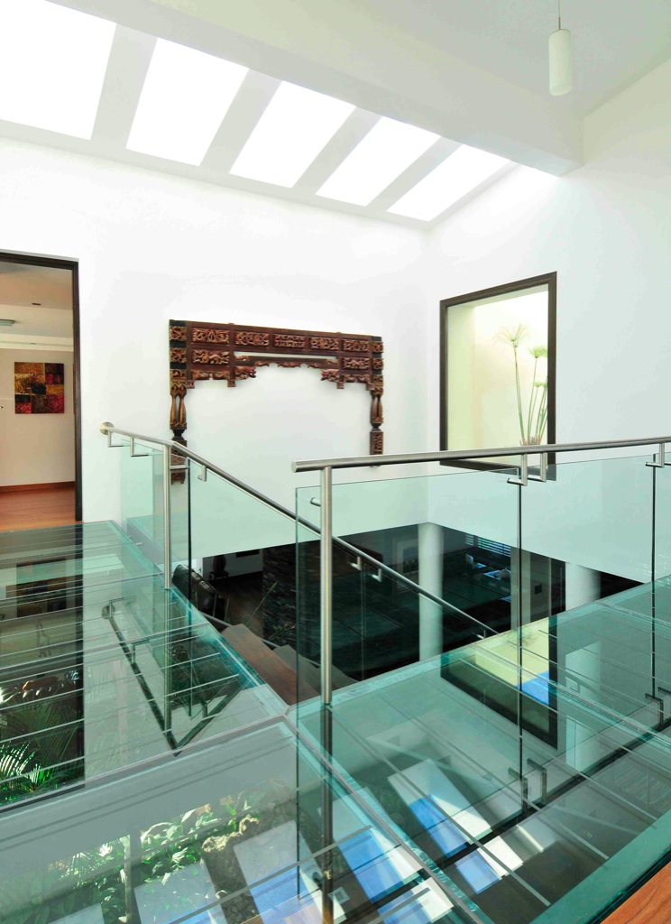 Barandas Y Piso Cristal En Baja